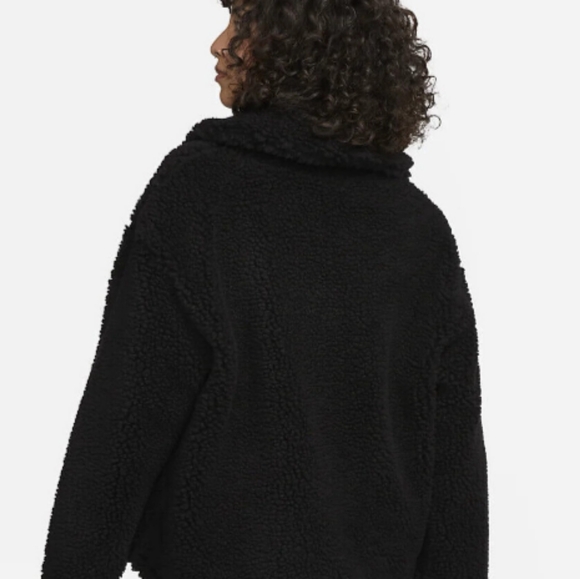 Nike Jacket 🖤🤍 - Picture 2 of 4